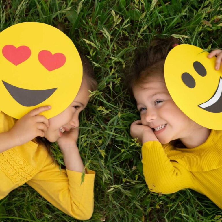 A gestire le emozioni si impara da bambini è un articolo di Alberto Oliverio, pubblicato sulla rivista Conflitti