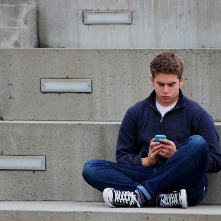 Adolescenti e dipendenze: il pericoloso letargo